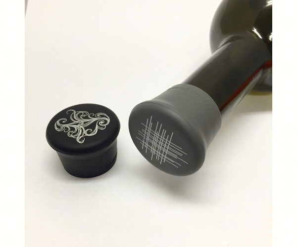 CapaBunga CAPAU2D02 Swirl (Black) and Line (Gray) Reusable Silicone Wine Bottle Cap